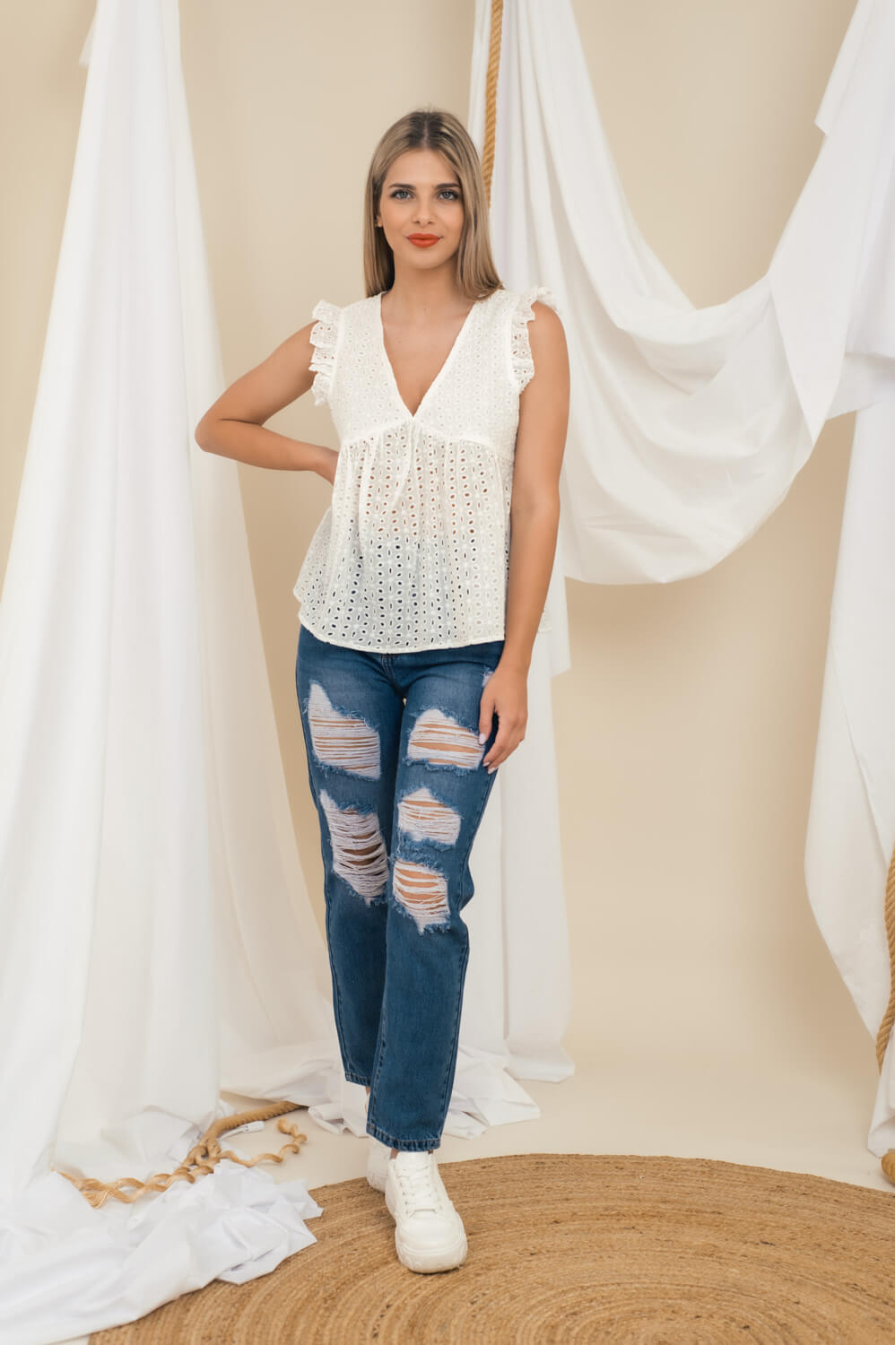 Τοπ με κέντημα μπροντερί