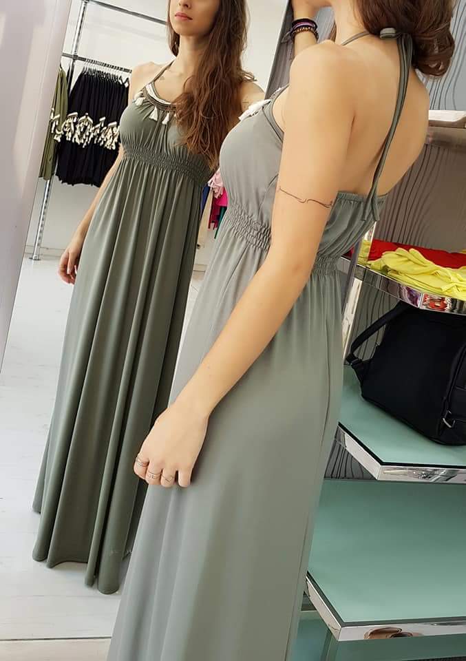 Φόρεμα maxi με φουντάκια