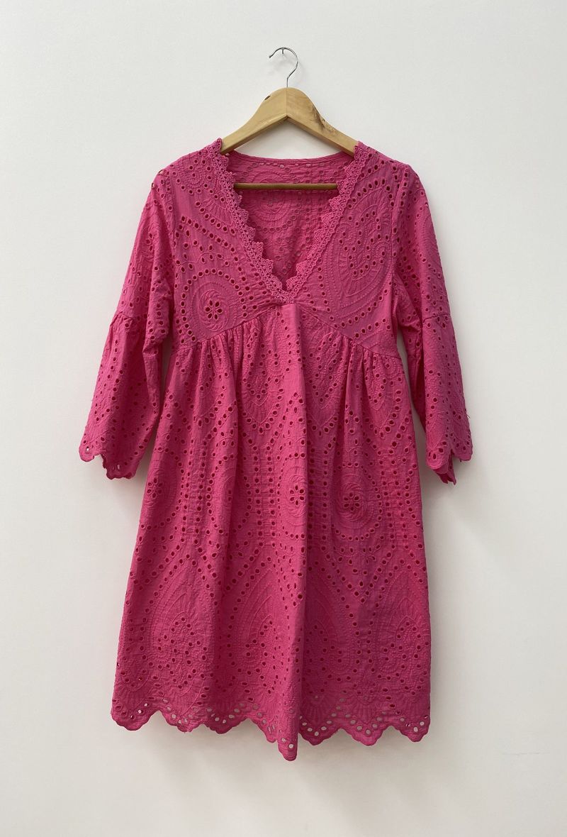 Φόρεμα mini με κοφτό κέντημα