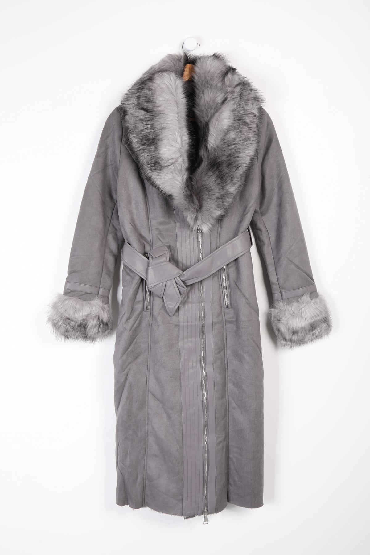 Παλτό με λεπτομέρεια γούνας και ζώνη