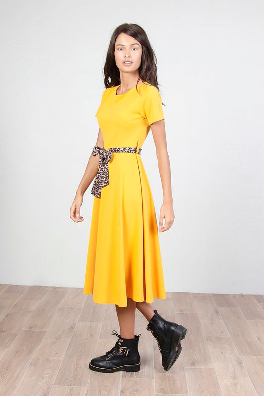 Φόρεμα κοντομάνικο με ζώνη