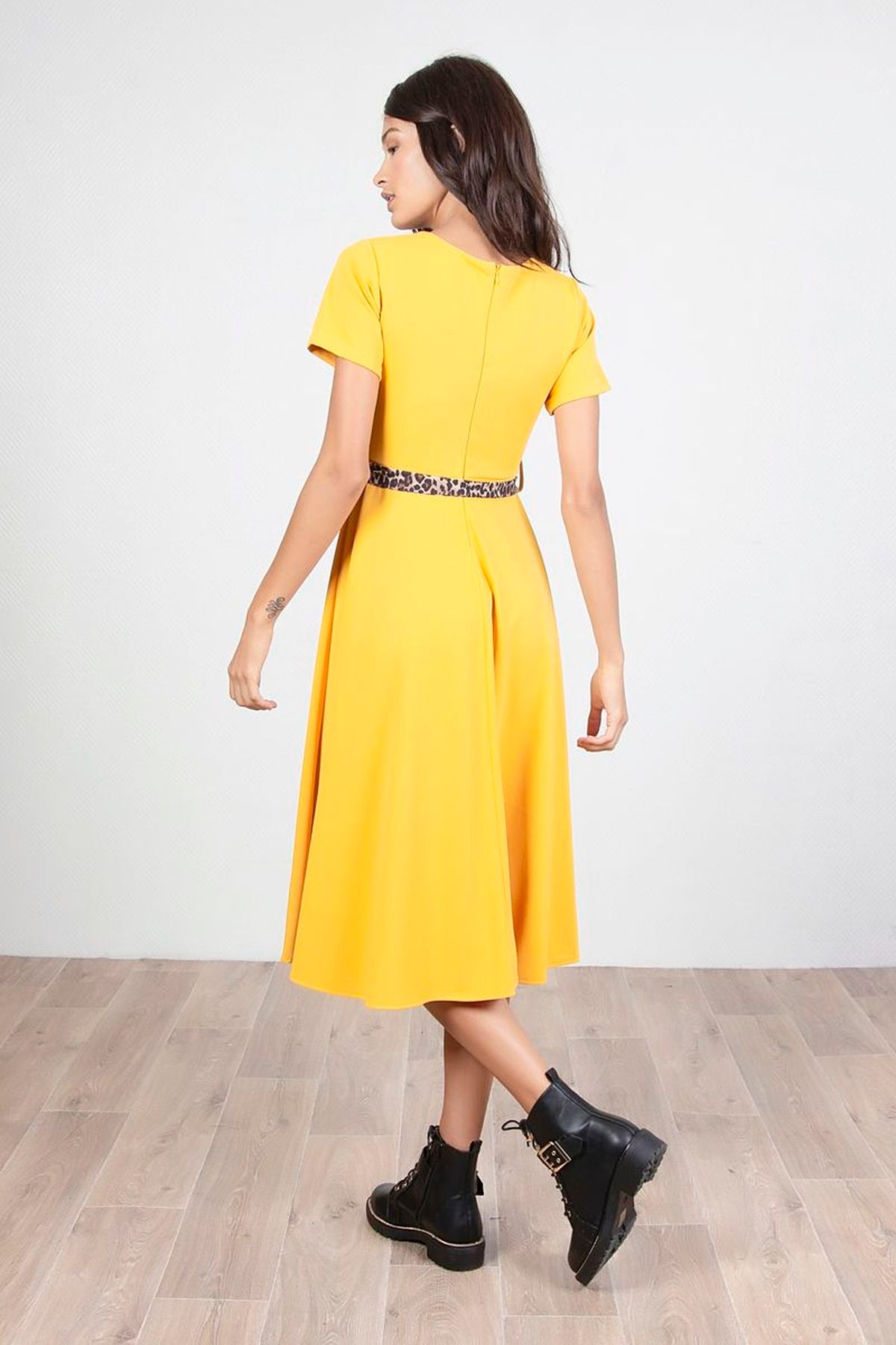 Φόρεμα κοντομάνικο με ζώνη