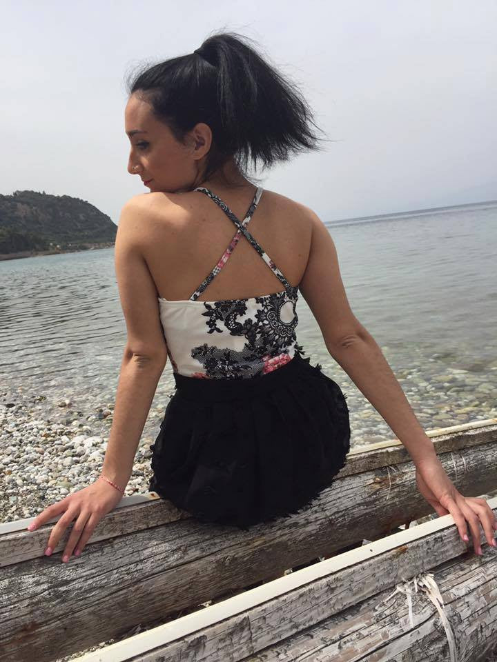 Tοπ floral με χιαστί ράντες