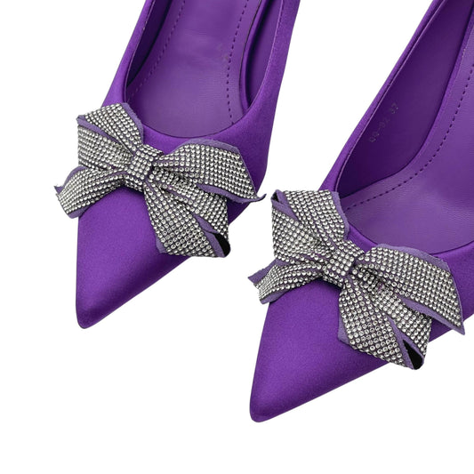 Γόβα με φιόγκο από strass