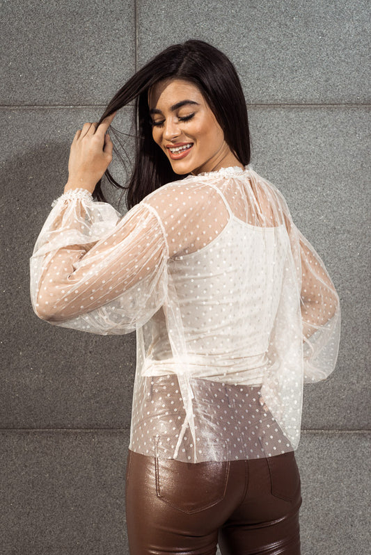 Τοπ διαφάνεια με πουά ανάγλυφο