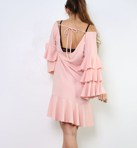 Φόρεμα φαρδύ με βολάν και εξώπλατο