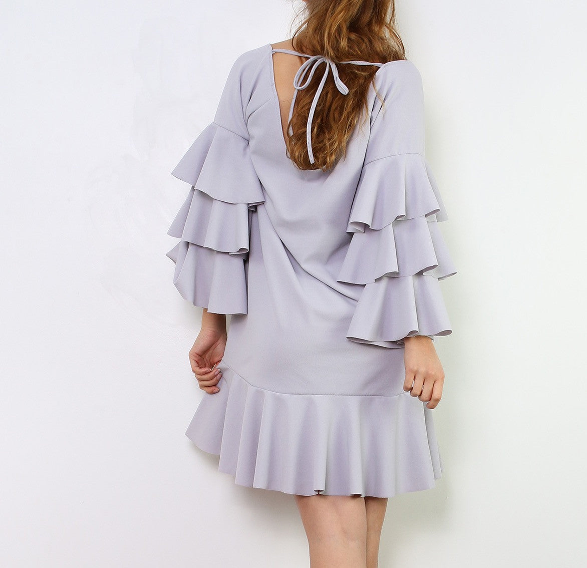 Φόρεμα φαρδύ με βολάν και εξώπλατο