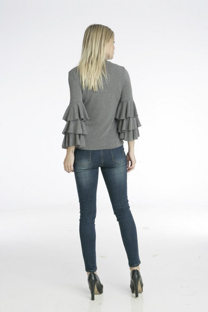 Μπλούζα με τσόκερ - πέρλες και μανίκι καμπάνα βολάν