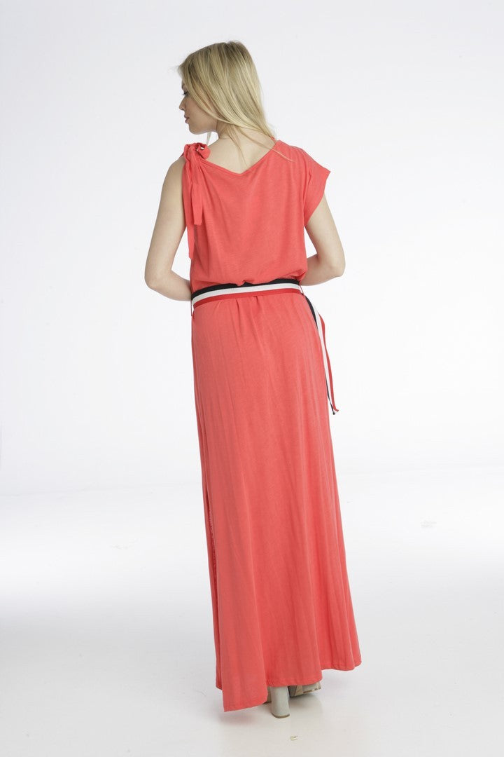 Φόρεμα μακρύ με σκίσιμο και ζώνη