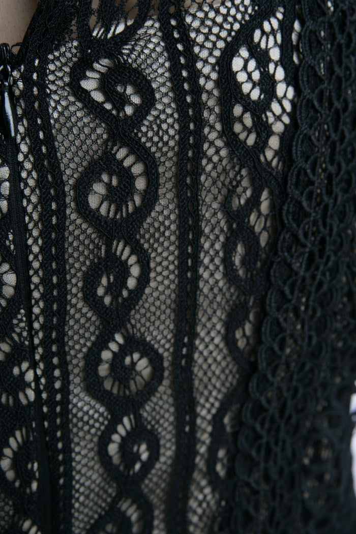 Φόρεμα από δανδέλα και τούλι