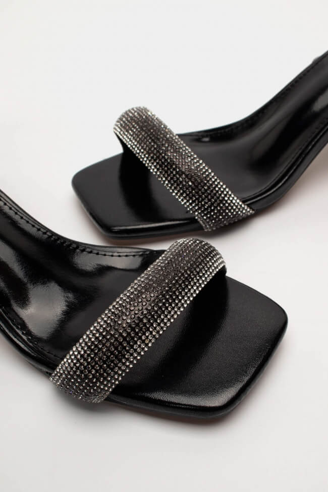 Πέδιλα με τετράγωνη μύτη & strass