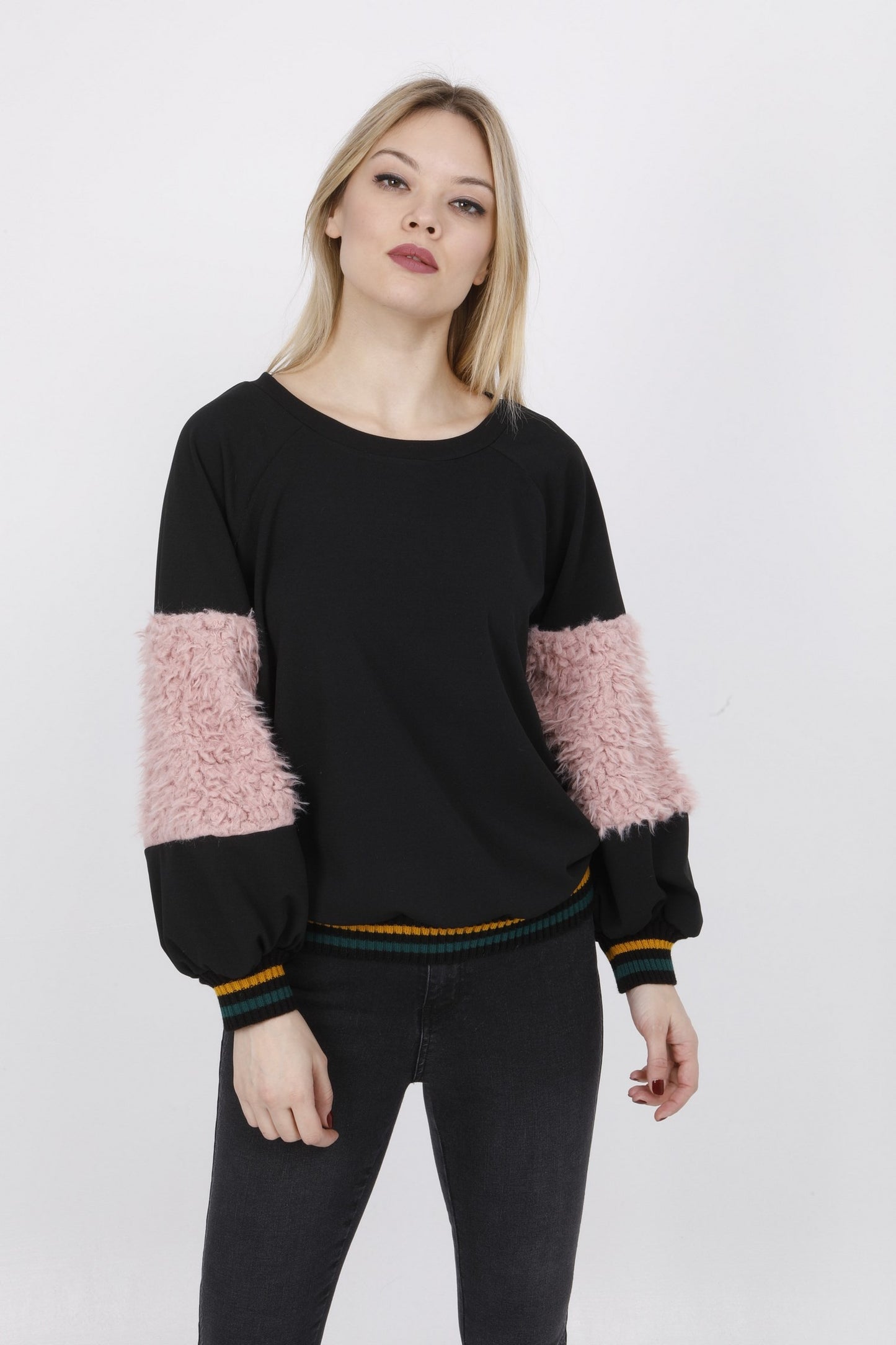 Μπλούζα με λεπτομέρεια μπουκλέ