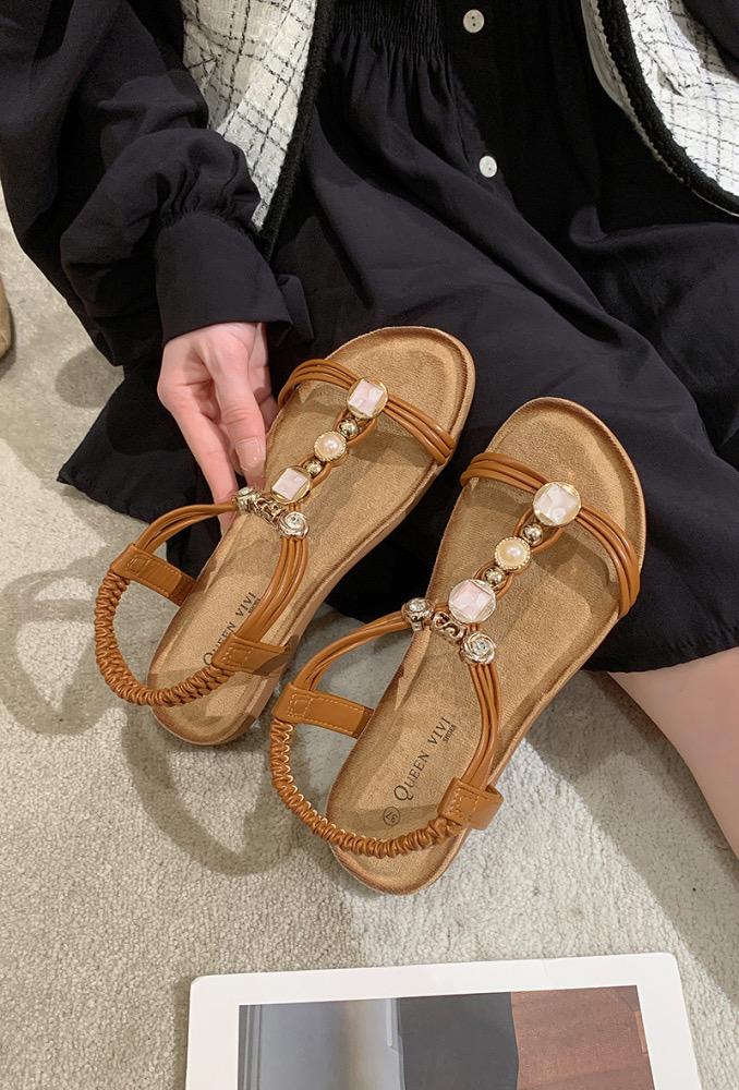 Flat sandals detailed
