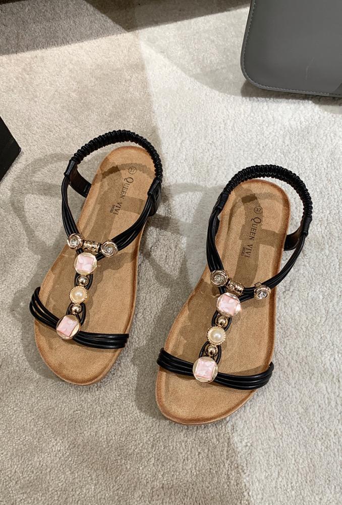 Flat sandals detailed