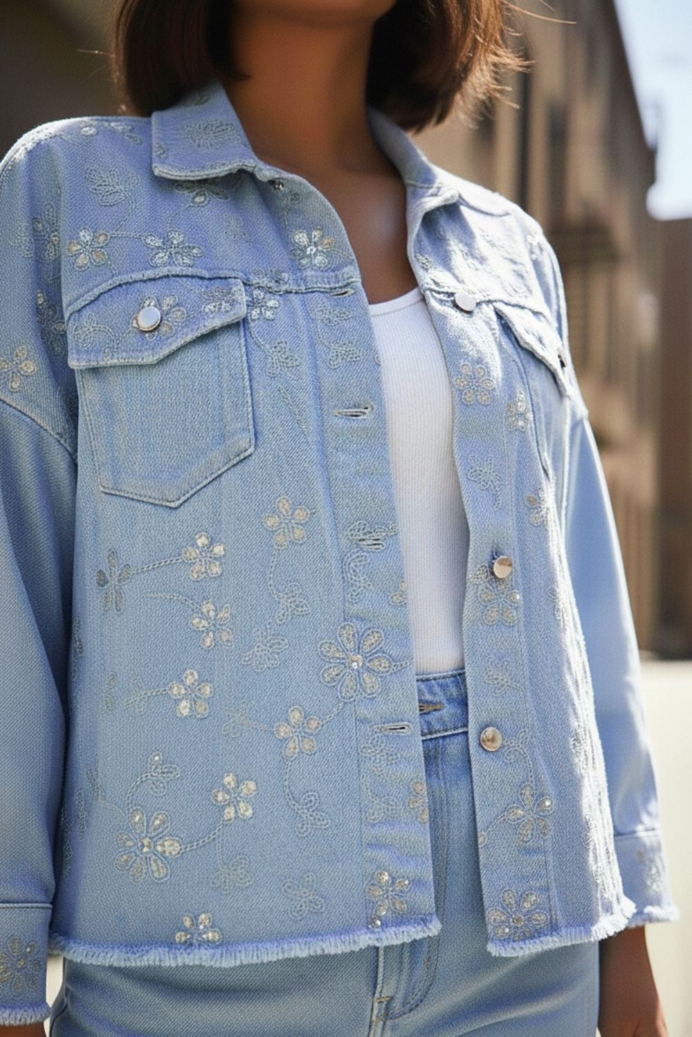 Jean Jacket με κέντημα και παγιέτα