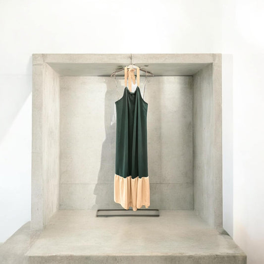 Φόρεμα maxi αμάνικο με δέσιμο στο λαιμό δίχρωμο