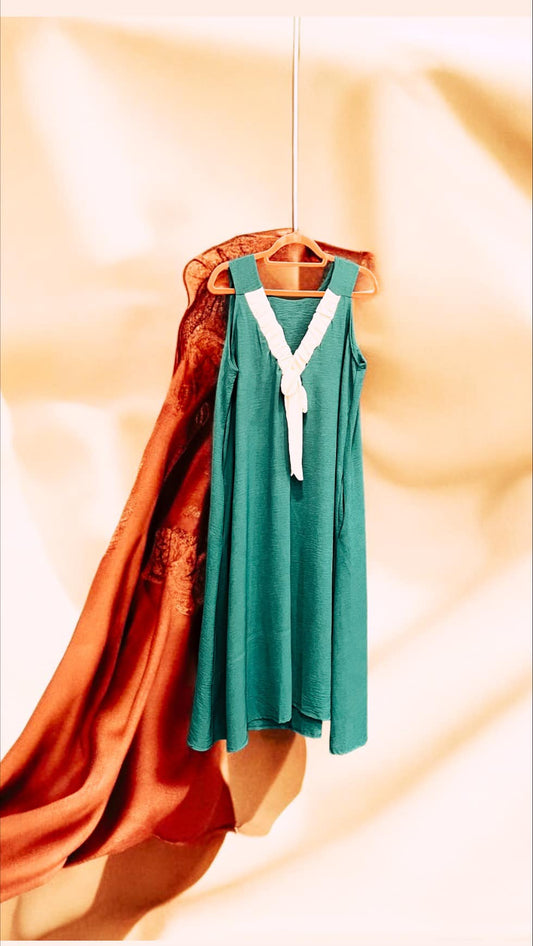 Φόρεμα αμάνικο detailed