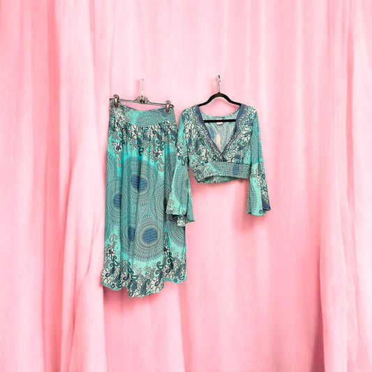 Σετ μεταξωτό top cropped & Ζιπ κιλότ