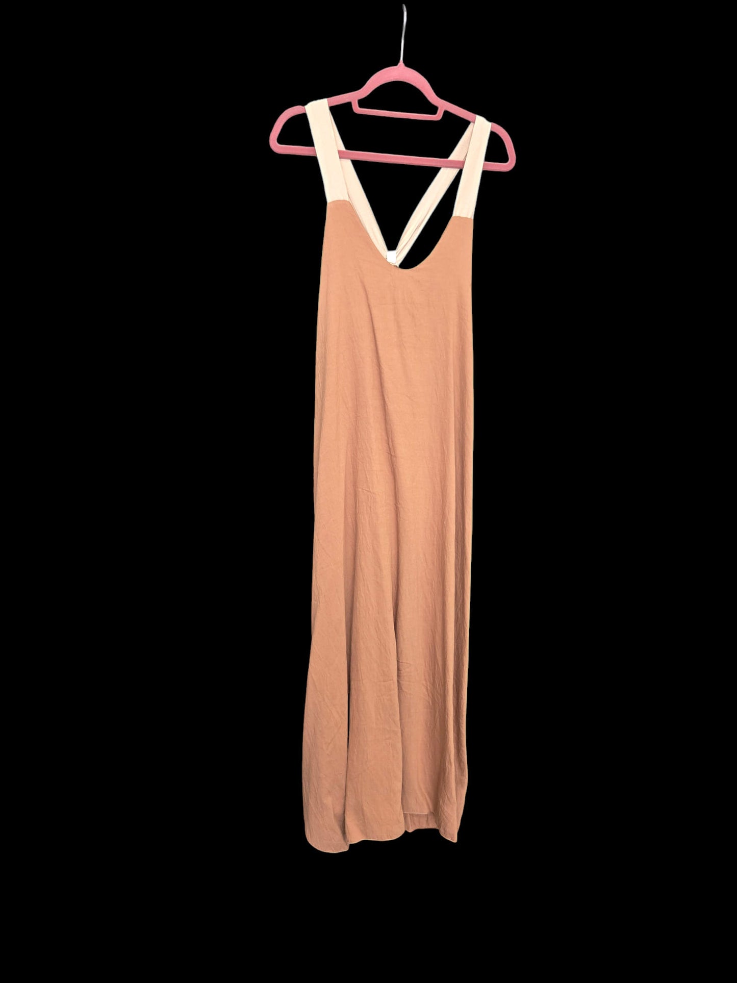 Φόρεμα loose maxi με εντυπωσιακή πλάτη