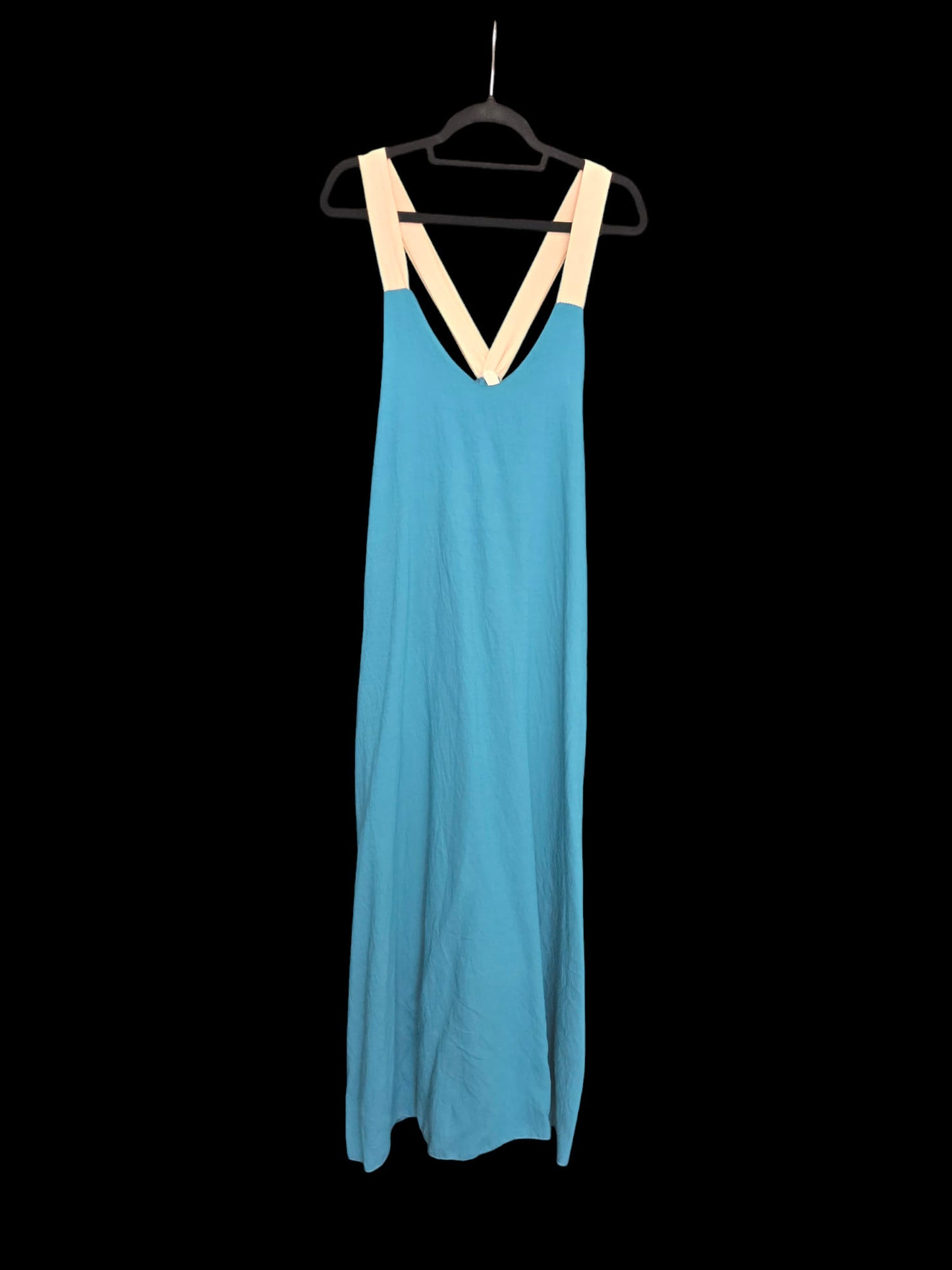 Φόρεμα loose maxi με εντυπωσιακή πλάτη