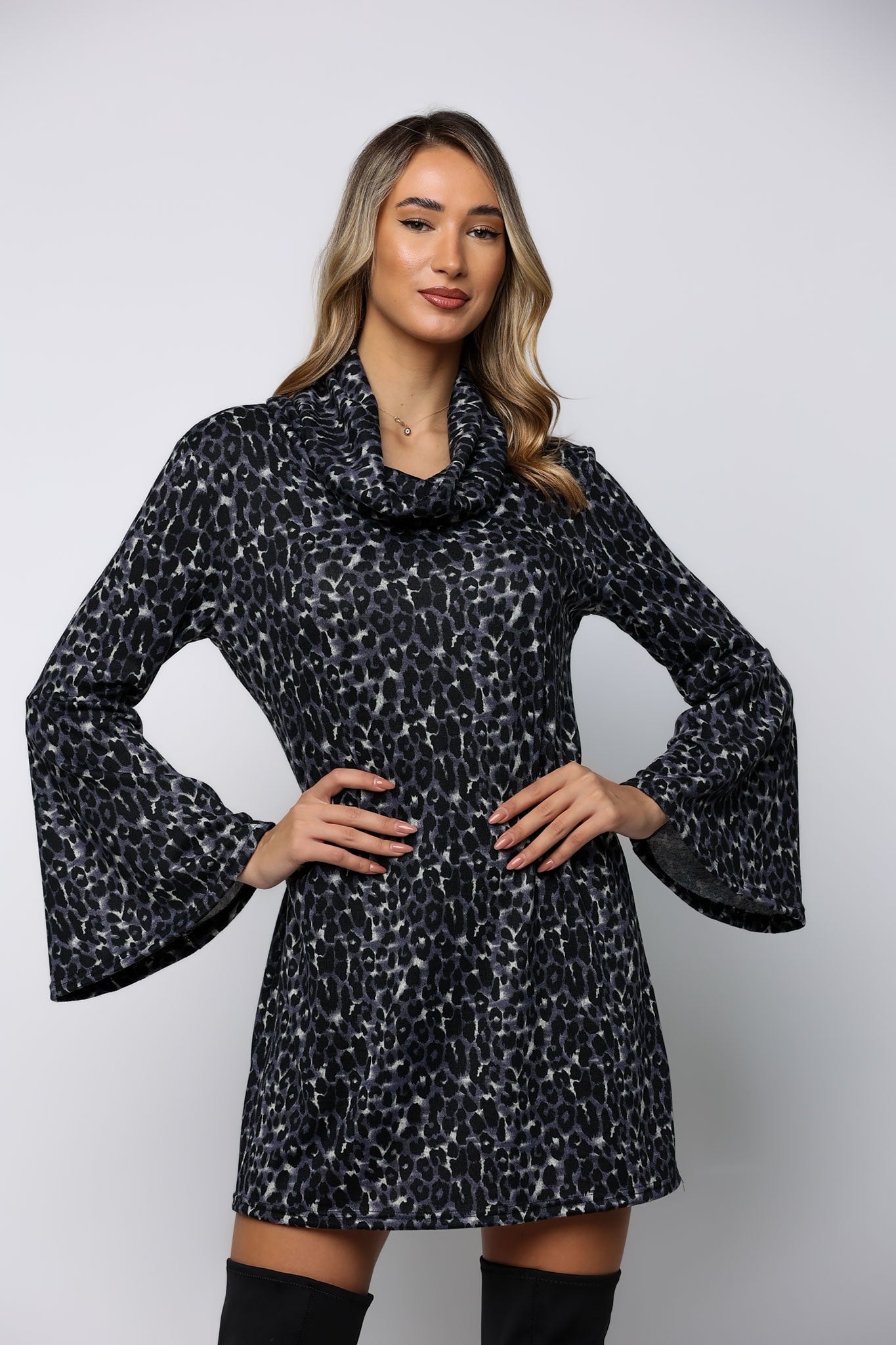 Φόρεμα mini εμπριμέ λεπτό πλεκτό