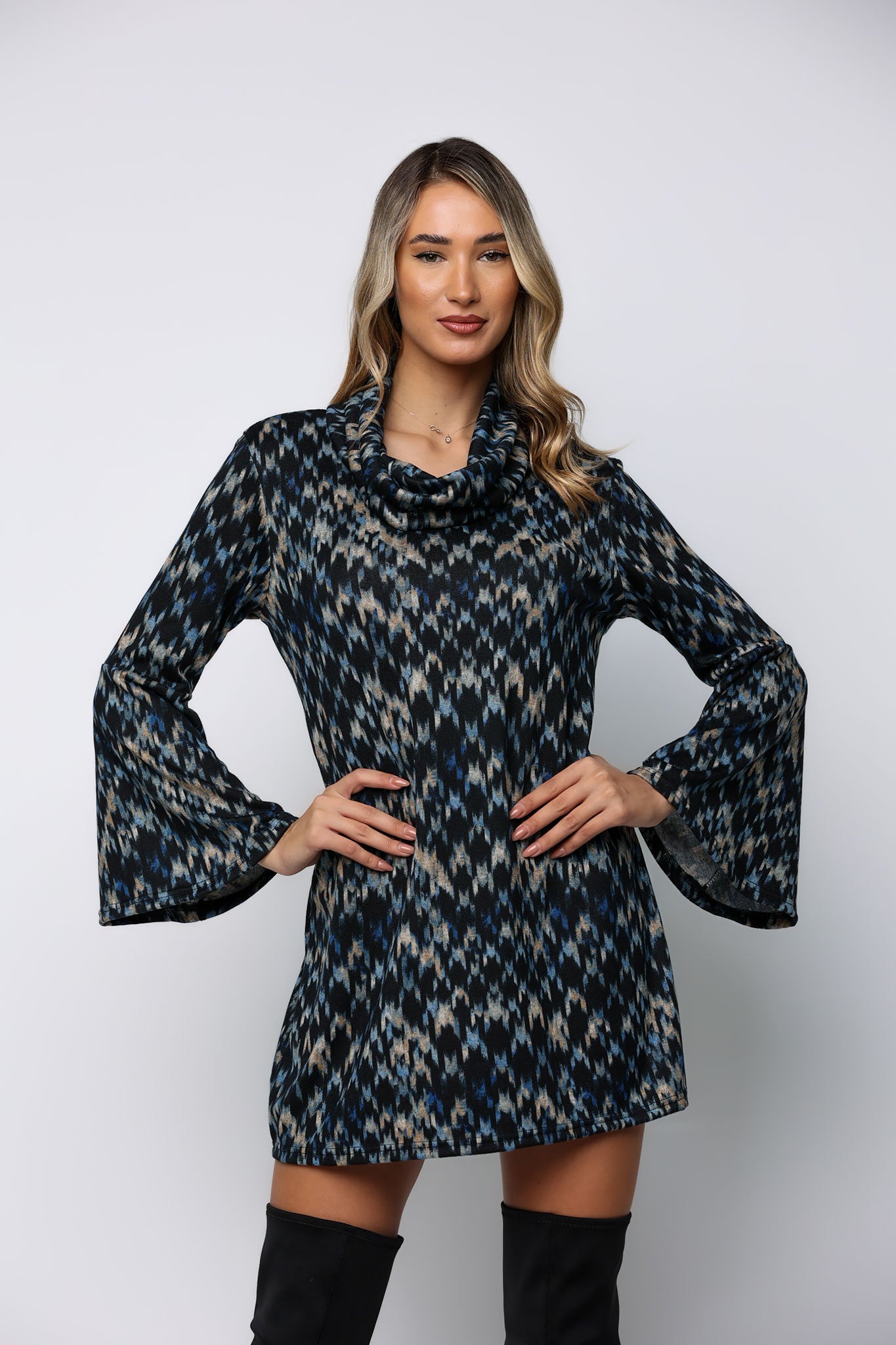 Φόρεμα mini εμπριμέ λεπτό πλεκτό