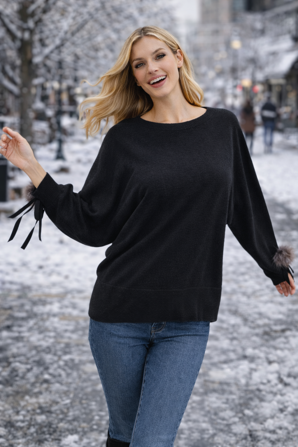 Μπλούζα oversized με λεπτομέρειες από pom pom