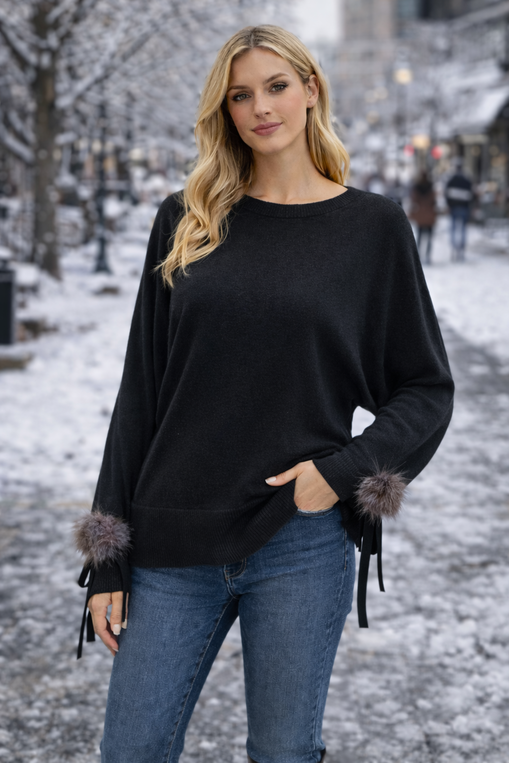 Μπλούζα oversized με λεπτομέρειες από pom pom