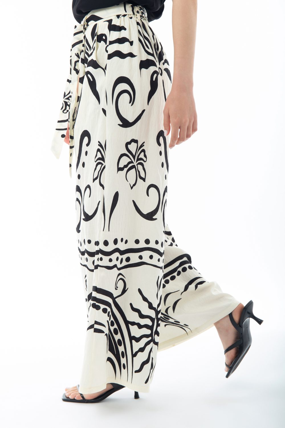 Παντελόνα elegant motif printed