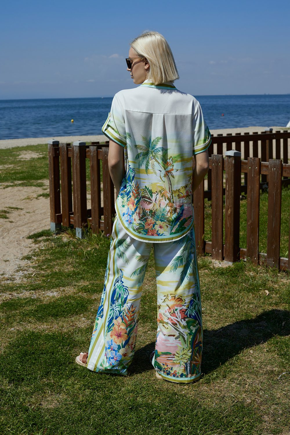 Σετ πουκαμίσα - παντελόνα με tropical prints