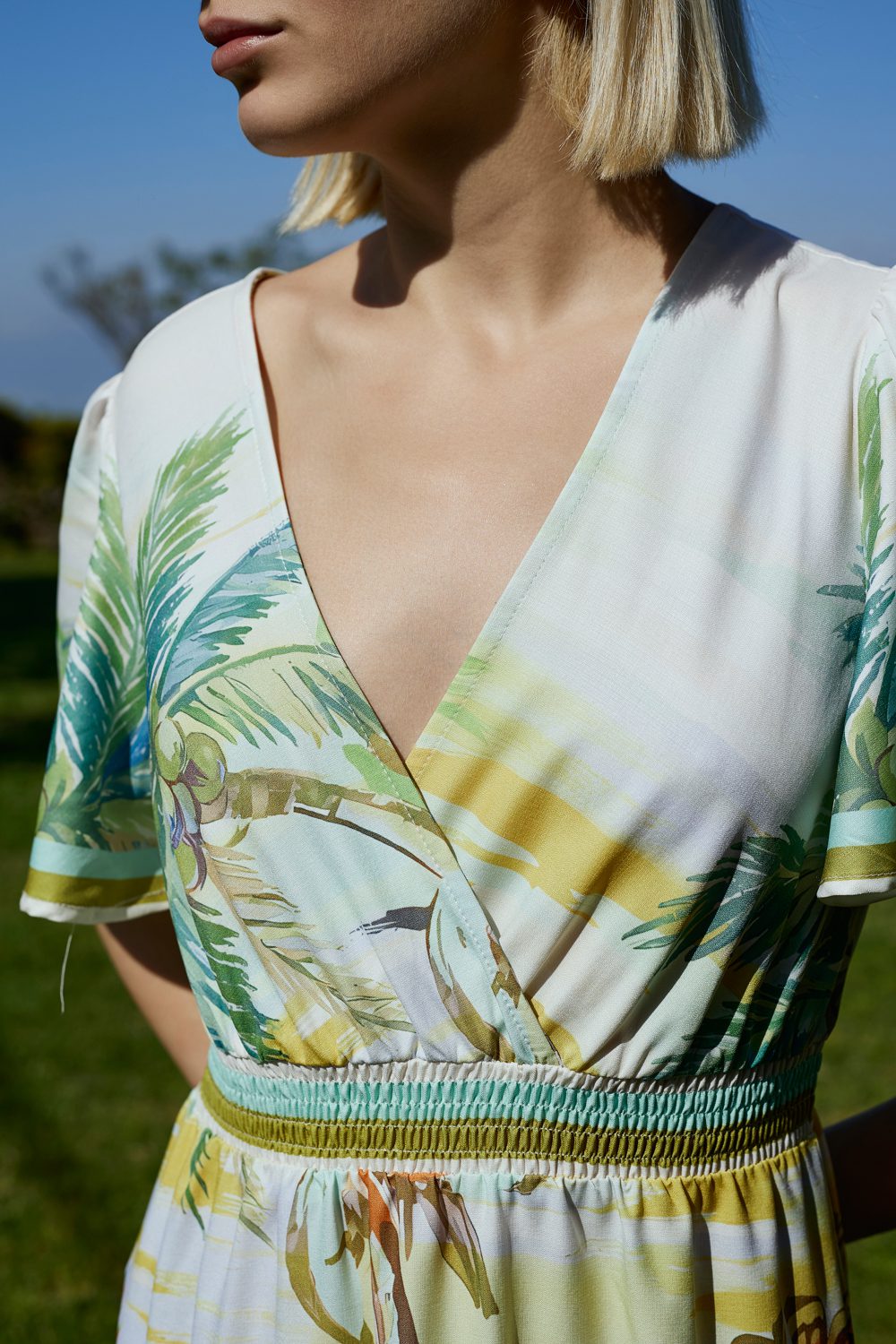 Φόρεμα maxi croise tropical printed