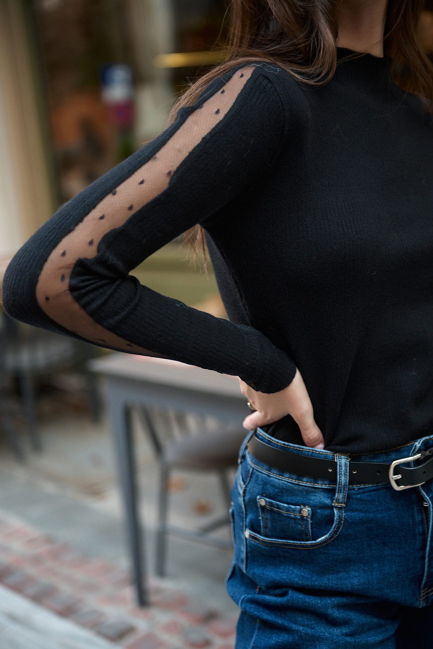 Μπλούζα πλεκτή με διαφανή πουά μανίκια