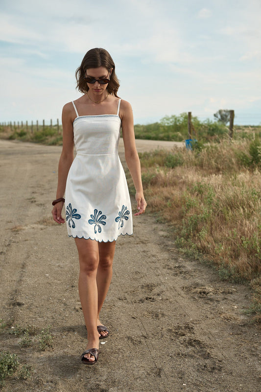 Φόρεμα mini με κέντημα