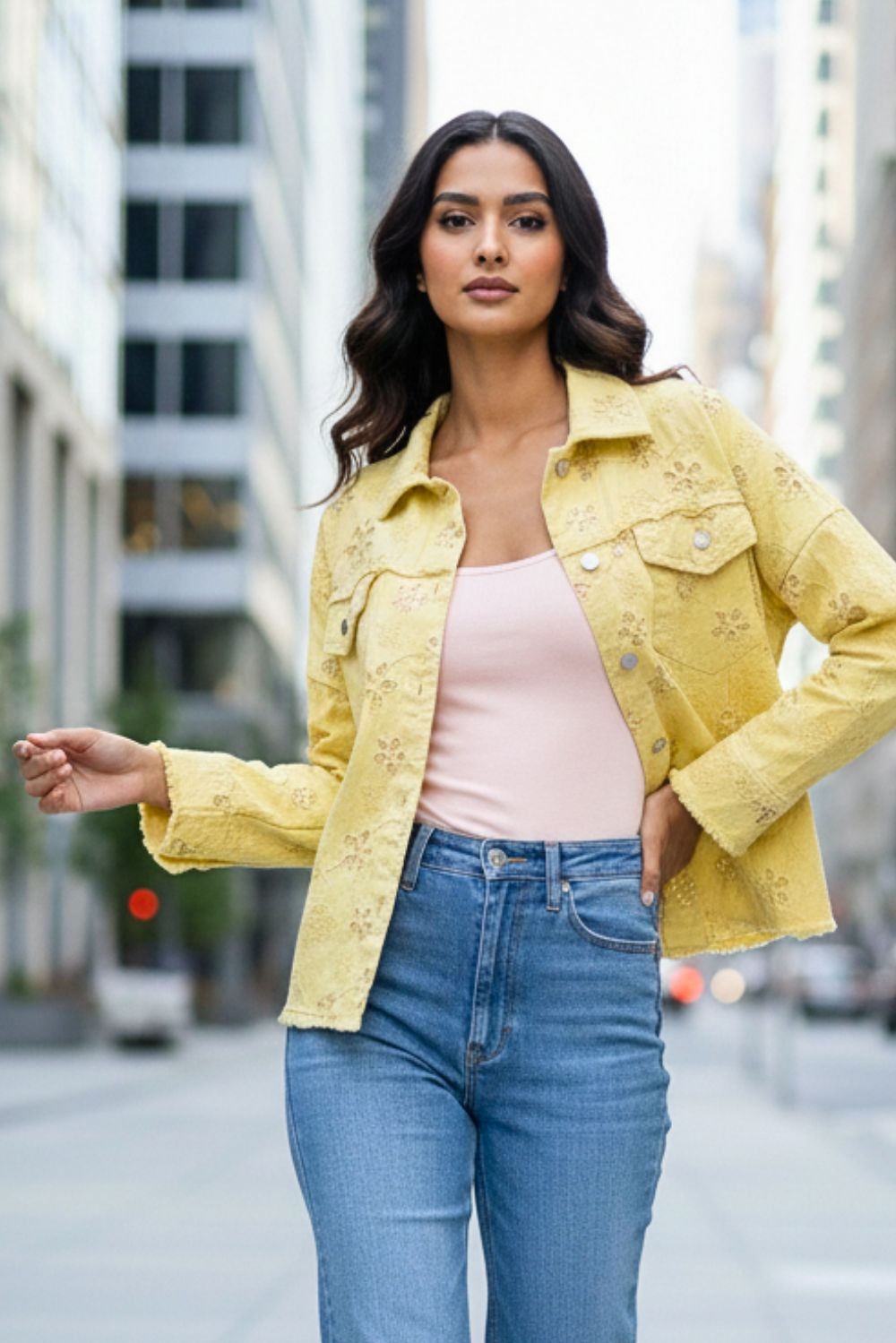 Jean Jacket με κέντημα και παγιέτα