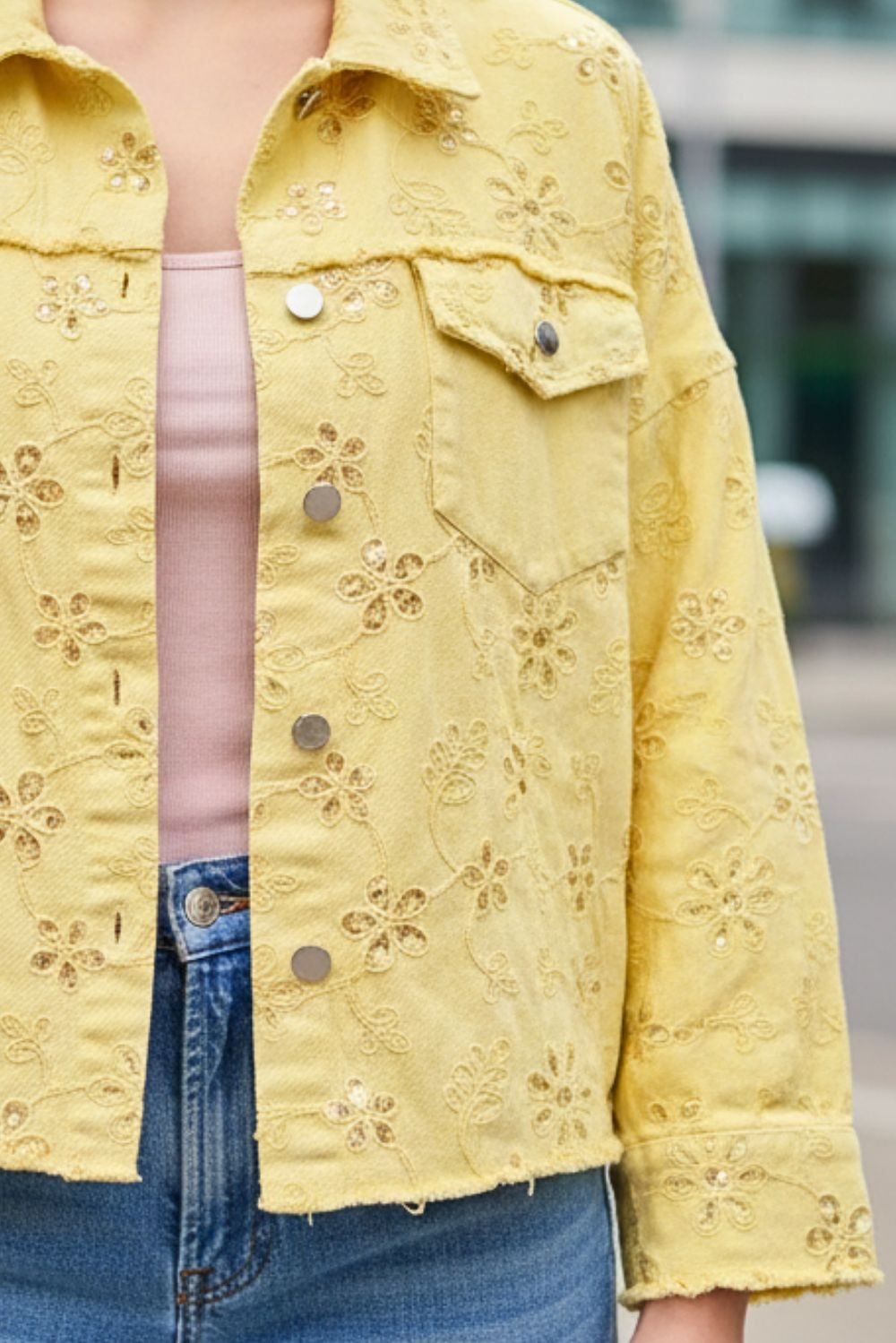 Jean Jacket με κέντημα και παγιέτα