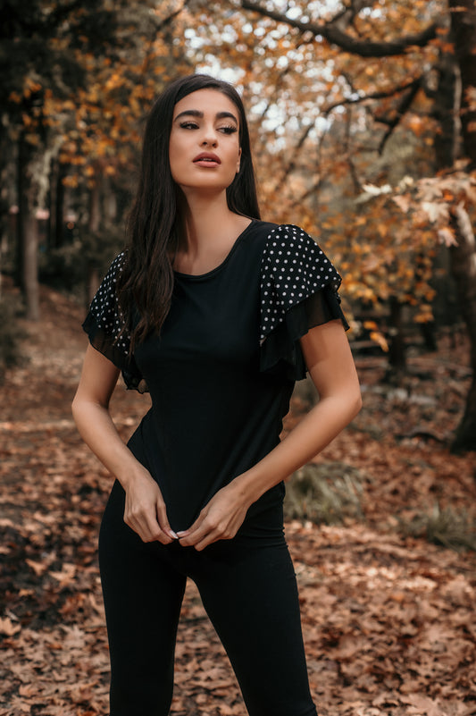 Τοπ με πουά μανίκια