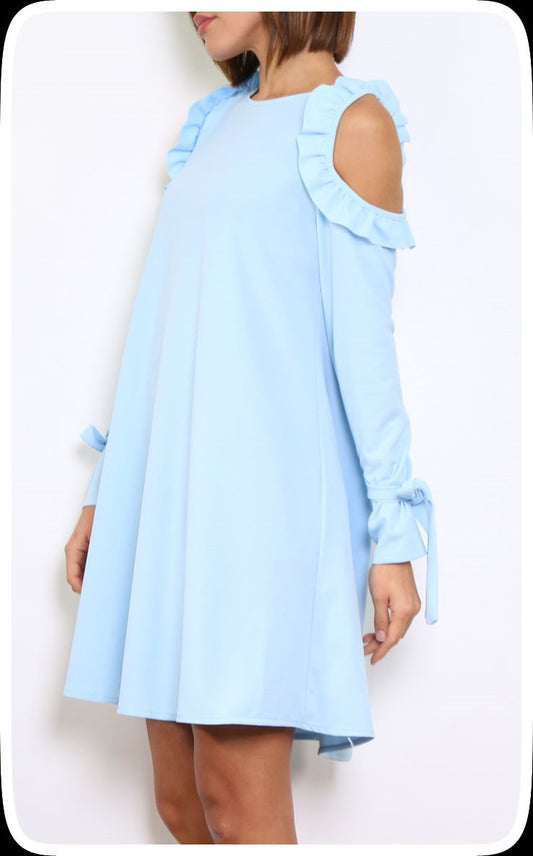 Φόρεμα έξωμο με βολάν σε Α άνετη γραμμή