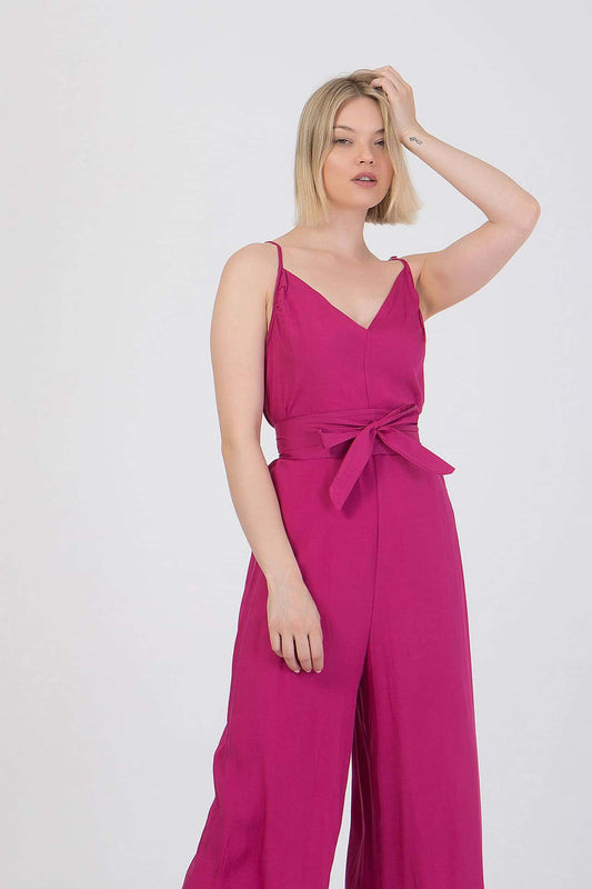 Ολόσωμη φόρμα με ζώνη