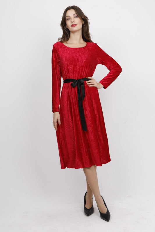 Φόρεμα midi με ζώνη στη μέση