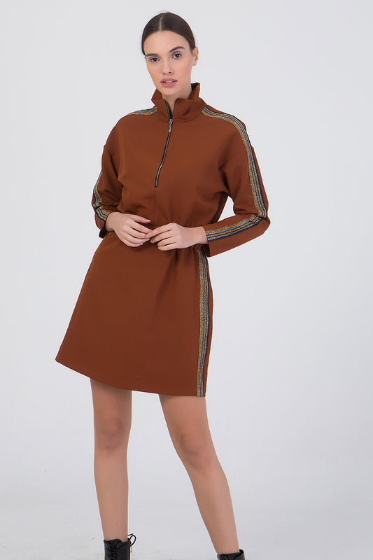 Φόρεμα mini με τρέσσα