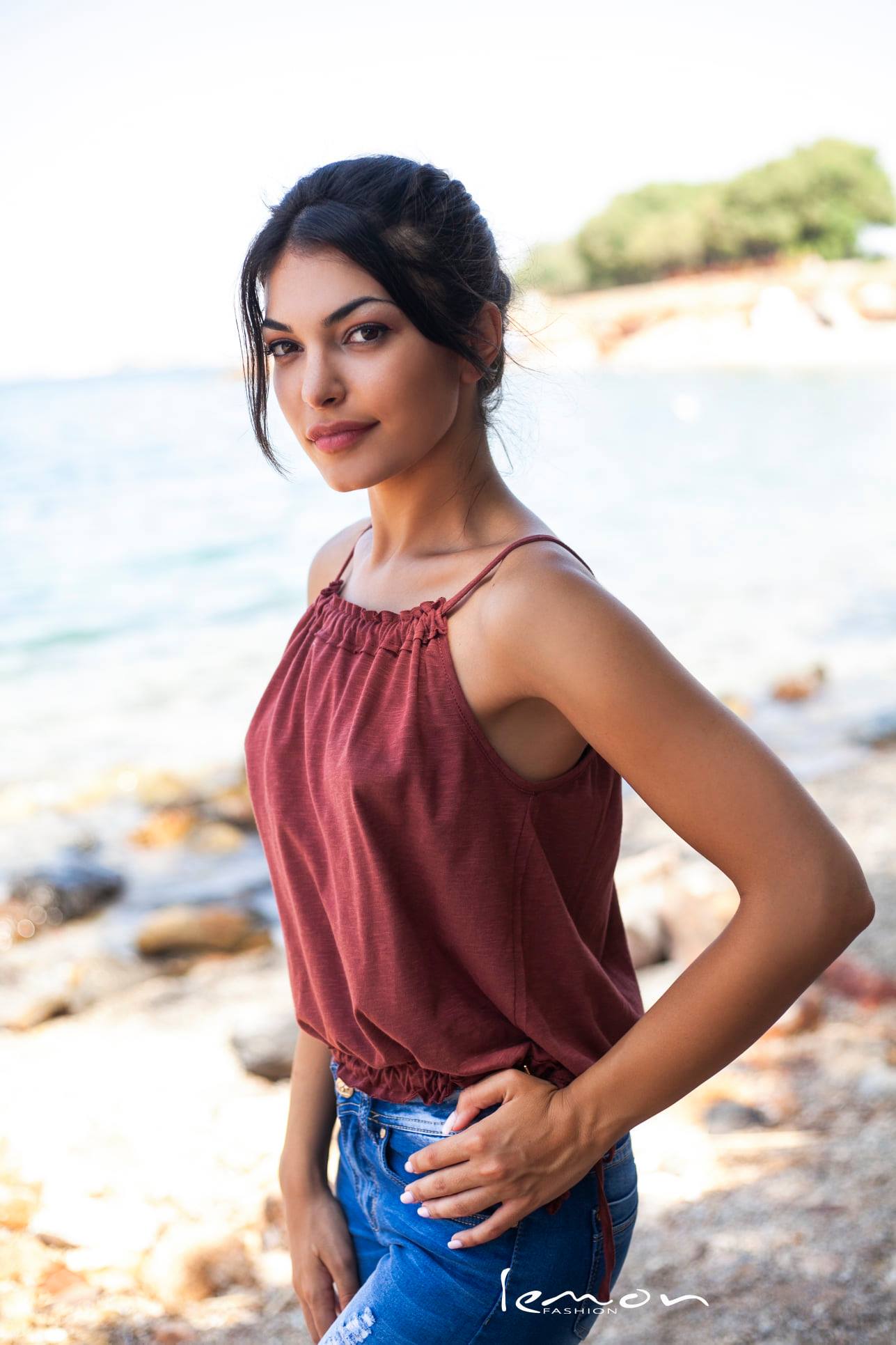 Τοπ με σούρες