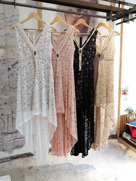 Φόρεμα δανδέλας ασύμμετρο με μενταγιόν