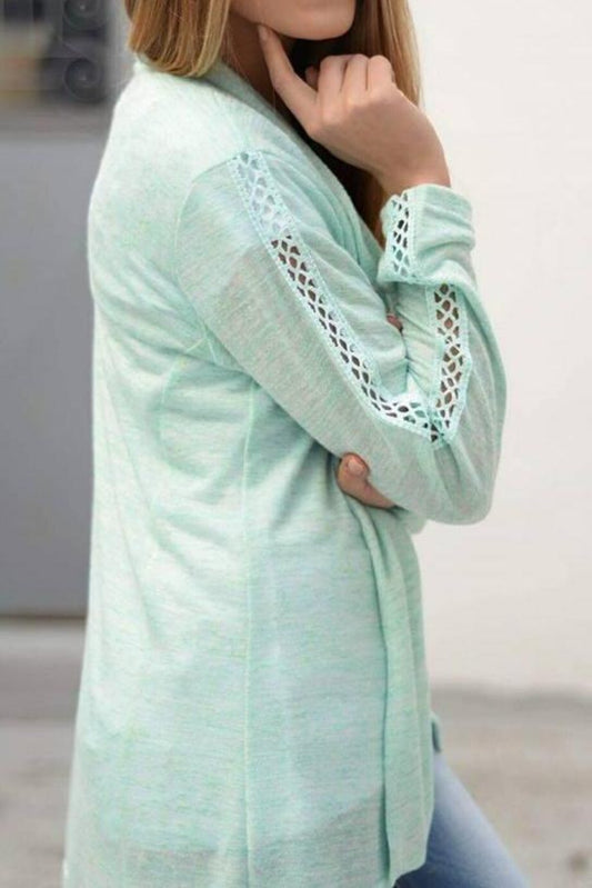 Ζακέτα με τρέσσα στα μανίκια