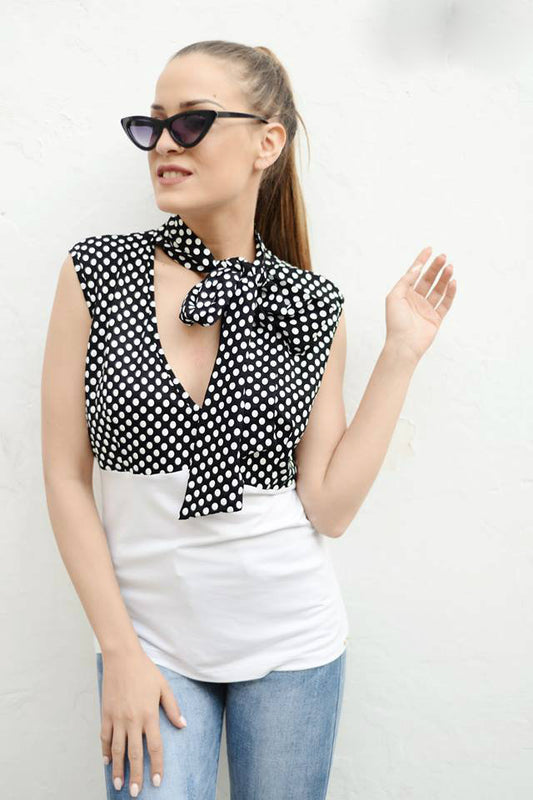 Top πουά/λευκό με δέσιμο στο λαιμό