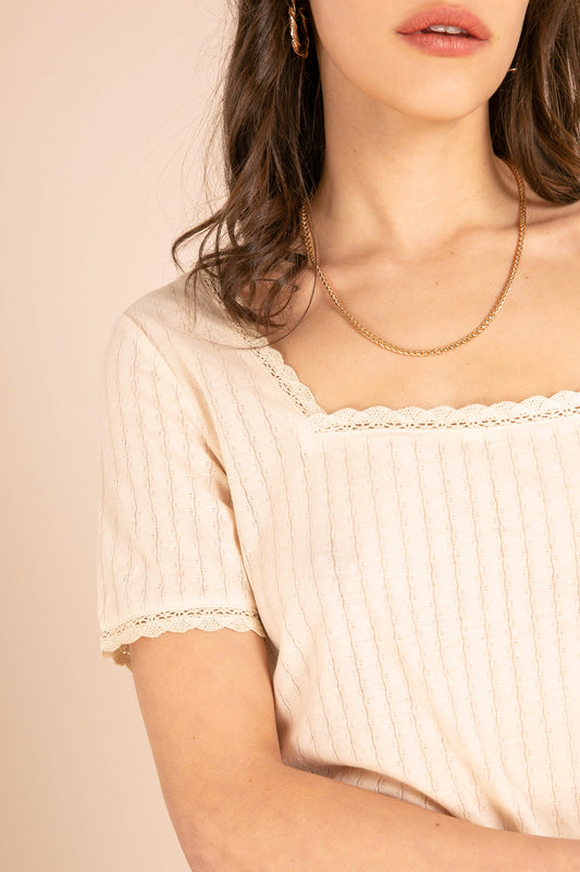 Τοπ με ανάγλυφα σχέδια