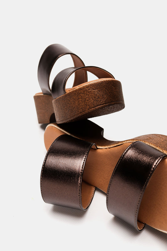 Τσόκαρα με δύο λουράκια