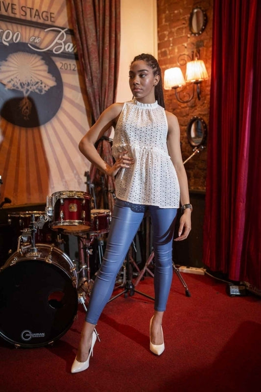 Top βαμβακερό με κέντημα μπροντερί