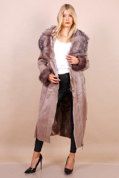 Παλτό με λεπτομέρεια γούνας και ζώνη