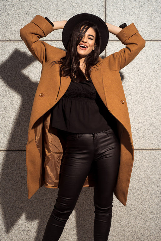 Παλτό με ρεβέρ στα μανίκια