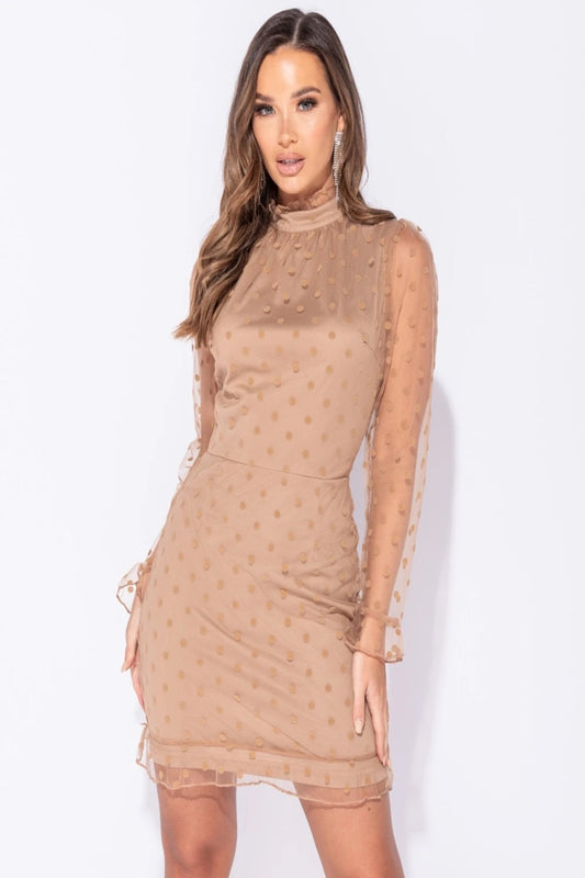 Φόρεμα mini με ανάγλυφο πουά